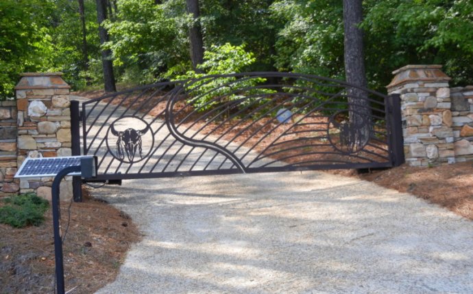 Choosing The Best Driveway Gate + Tips For Installing Driveway