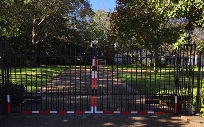 Houston Gate Repair - Automatic Driveway Gate Service Pros