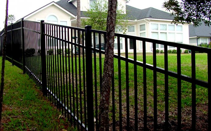 How to Install an Aluminum Fence on a Hill or Incline