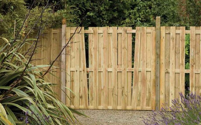 How to repair a wooden fence - Green Garden