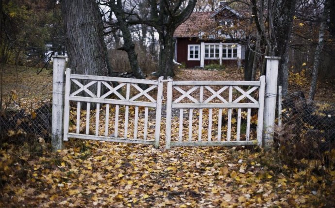 How to Repair Sagging Fence Gates in 8 Easy Steps