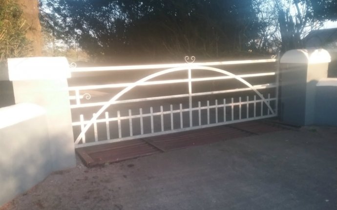 Traditional Farm Gate Installation | Agricultural Gates Cork