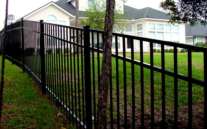 How to install an aluminum fence?